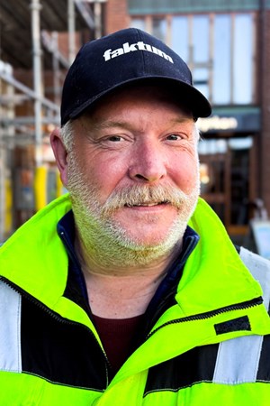 <!DOCTYPE html>
Robert Breman, Göteborg.Sover utomhus.